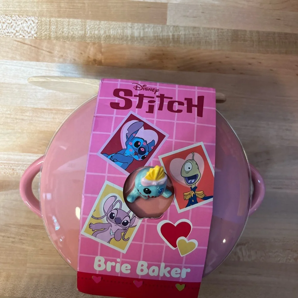 Stitch Heart Brie Baker NWT